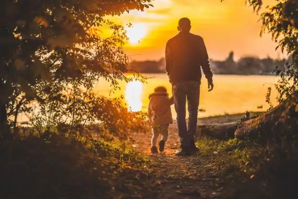 image of dad and child - parental alienation High Wycombe